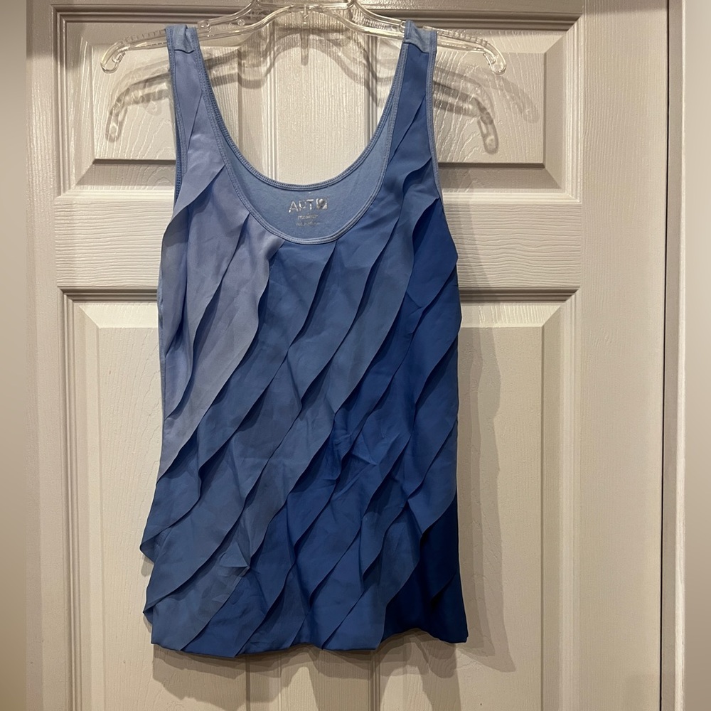 Apt 9 sleeveless ripple layers top size medium